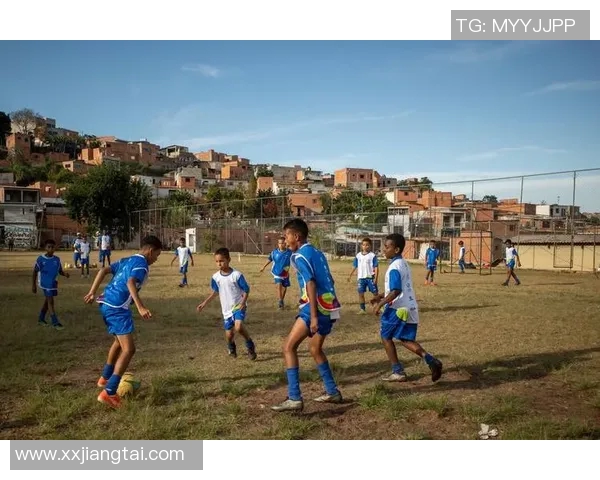 黑人足球球星的崛起与传奇：从街头到绿茵场的梦想与奋斗