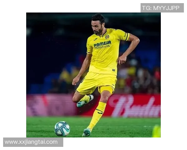 踢足球又带马子 这位球星的私生活引发关注和热议